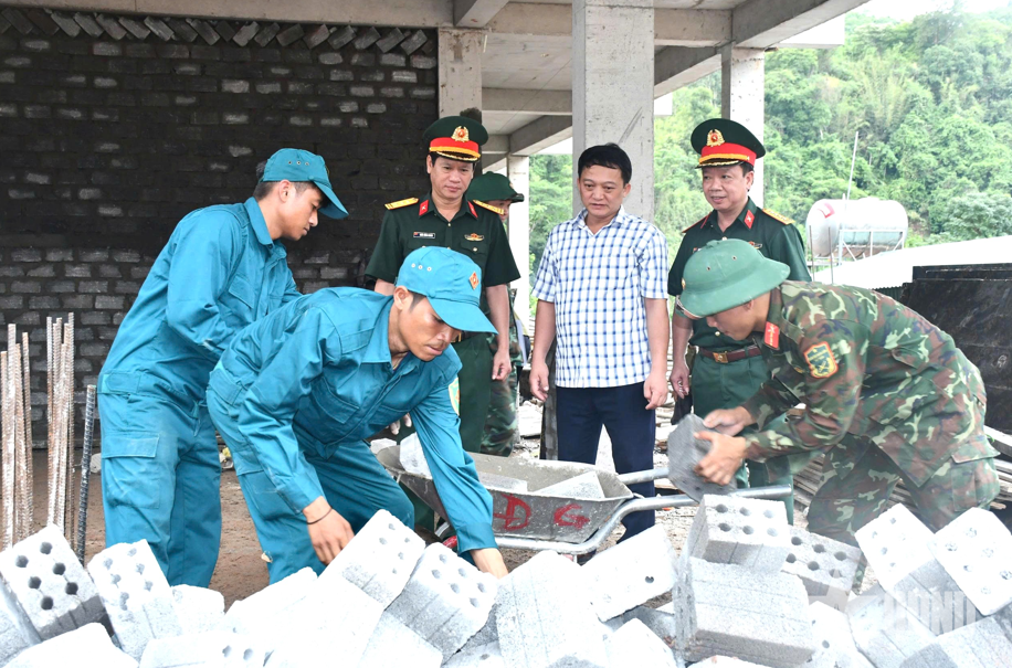 Lực lượng vũ trang tỉnh Quảng Trị chung sức xây trường học
